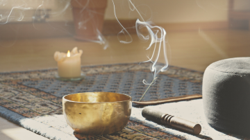 Körper Meditation mit Klangschalen